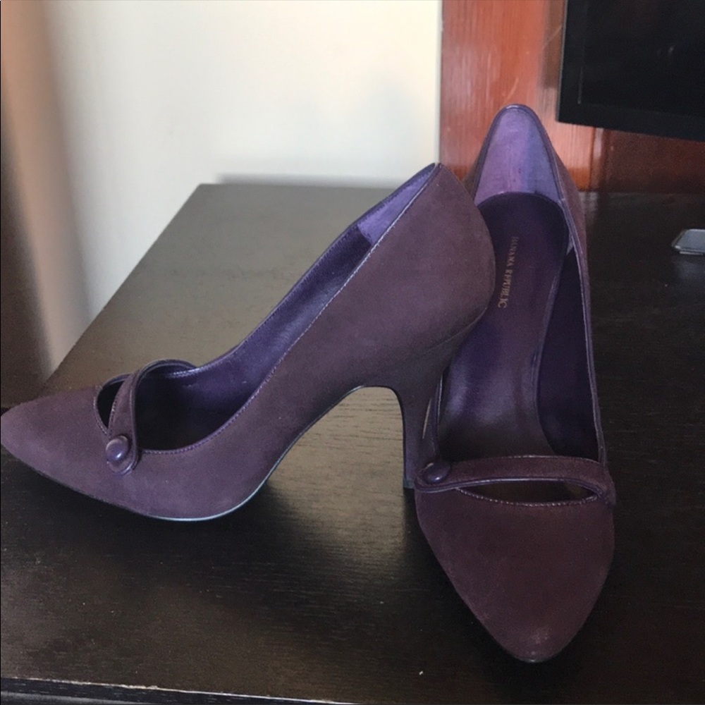 SEXY BANANA REPUBLIC PUMPS